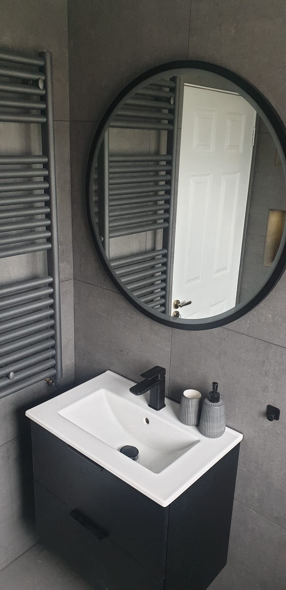 Complete bathroom renovation with new suite installation